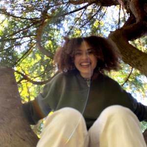 Meet your Posher, Larissa